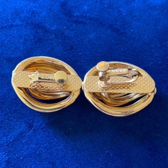 Vintage Napier Gold Crescent Shape Clip on Earrings - Picture 5 of 9